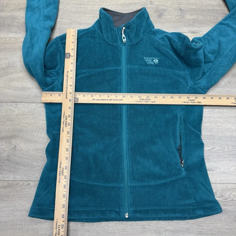 Mountain Hardwear this piece